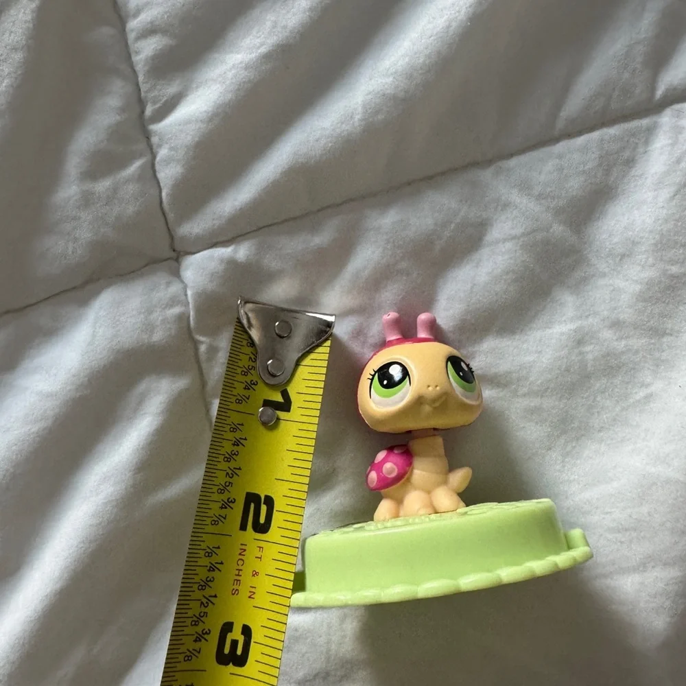 Littlest Pet Shop Figure Collectible LPS Mini Toy Pink Green Base